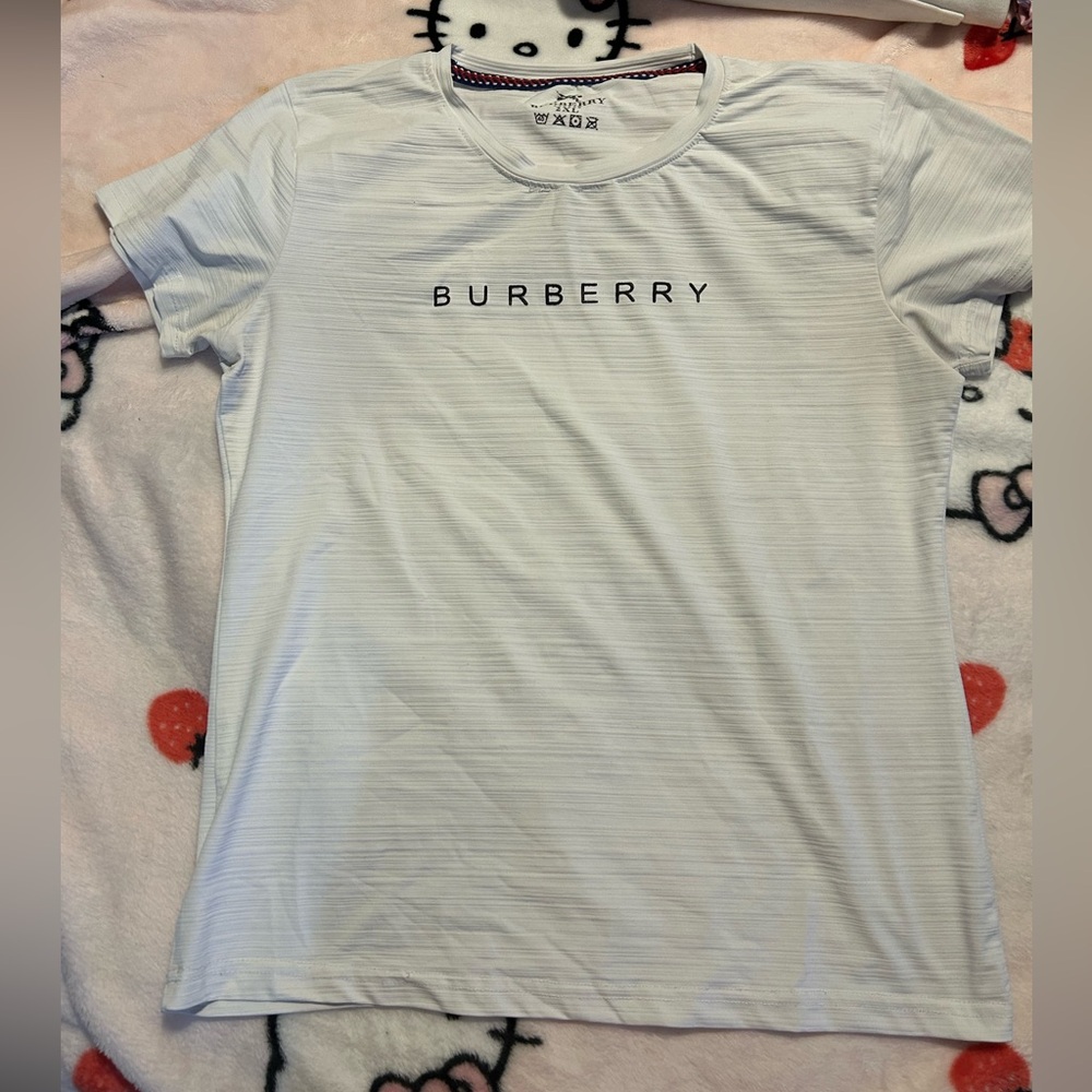Burberry tshirt